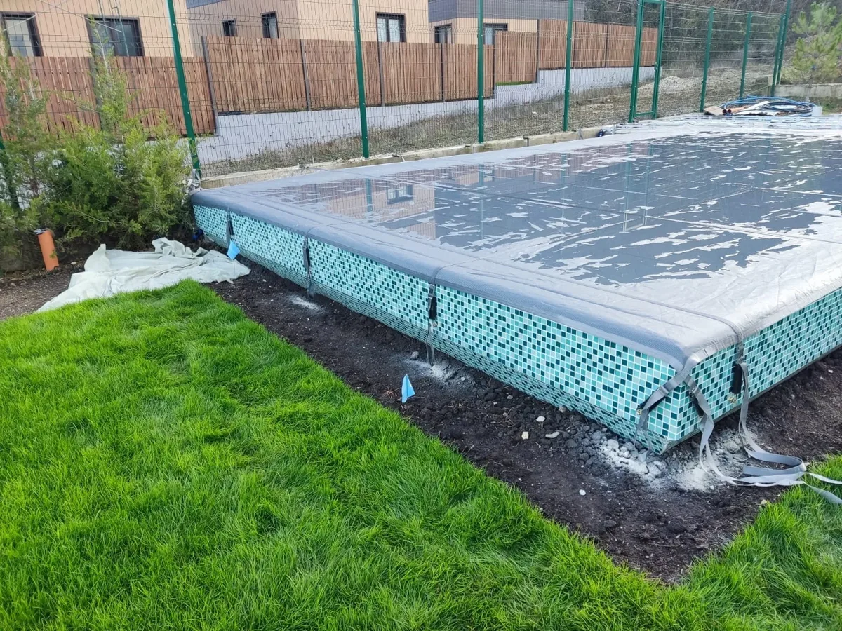 Батутное покрывало на бассейне в Апатитах